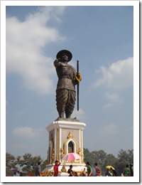 Chou Anouvong statue