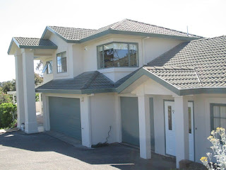 A waterproof paint system was applied to this texture clad home. BRANZ recommends recoating of Monolithic Texture Clad homes every 5 years.