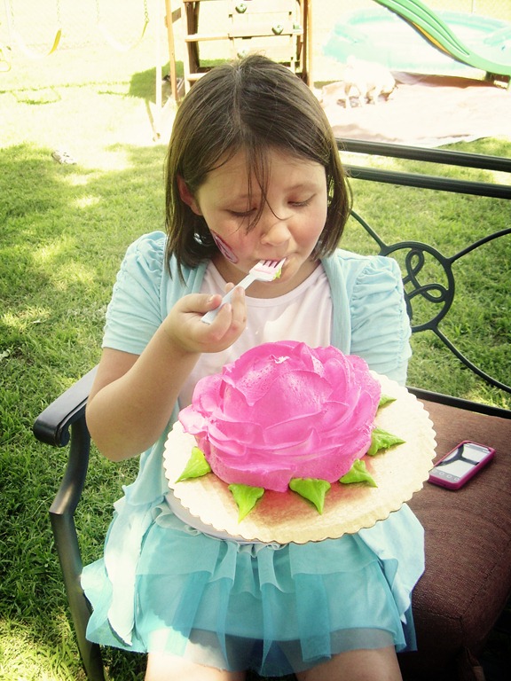 [stormyeatingcake1%255B3%255D.jpg]