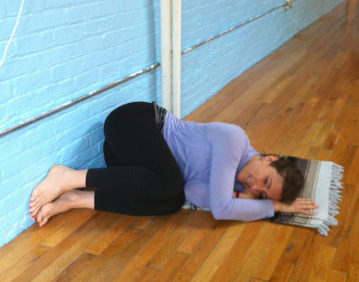 Lie on one side with both sides of the seat touching the wall.