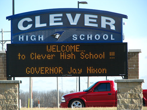 The sign in front of the high school welcomes the governor. (Photo credit: Jennifer Moore)