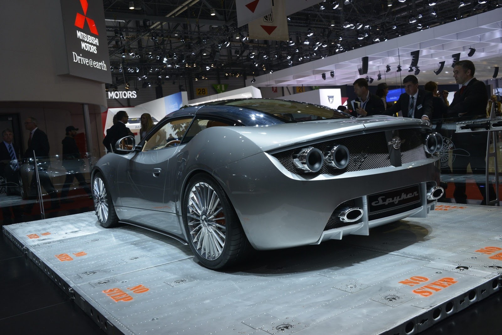 [Spyker-vs-Artega-5%255B4%255D.jpg]