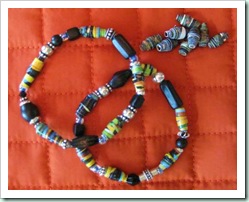 Make-a-RECYCLED-PAPER-BEAD-Bracelet
