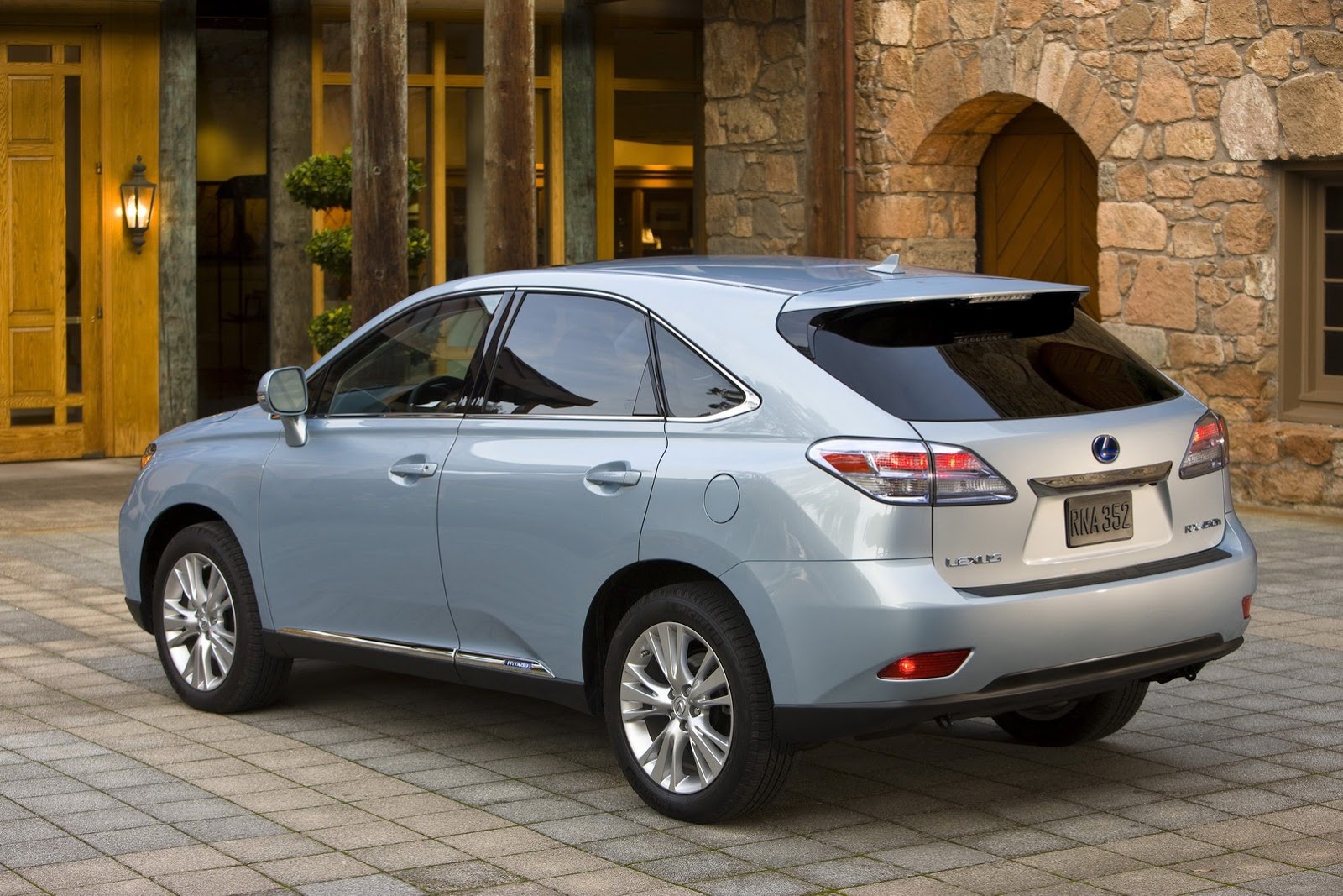 [2010-Lexus-RS-3%255B2%255D.jpg]
