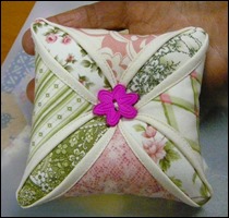 Pin cushion from another freebie net tutorial.