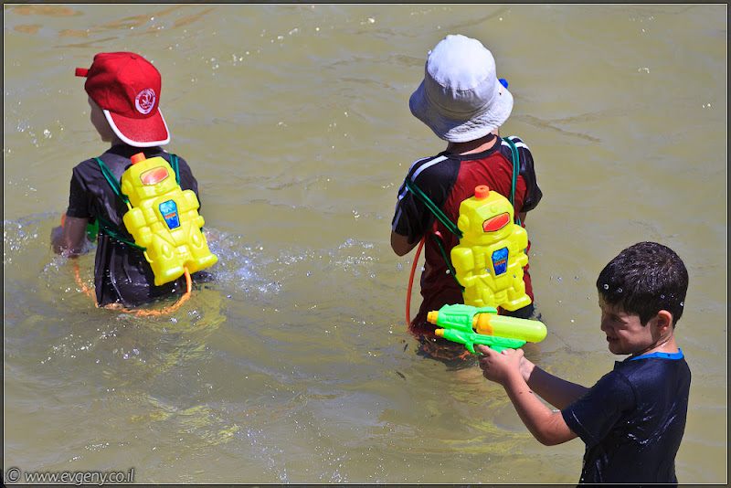 il/Настоящее мочилово в центре Тель Авива (20110701 ta water war 009 6705)