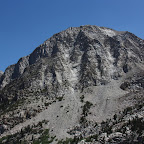Une dernière pour la route, avant de quitter Yosemite pour des régions bien plus arides. On voit d'ailleurs que les montagnes commencent déjà à peler un peu...