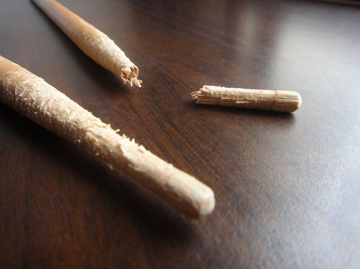 [Snapped%2520Zildjian%2520Dennis%2520Chambers%2520Series%2520drumstick%2520tip%255B4%255D.jpg]