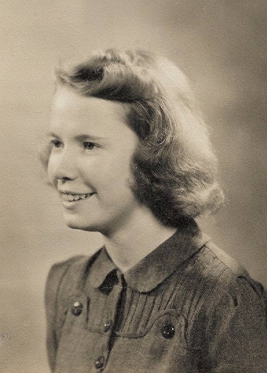 [Lois%2520Jane%2520Harstad%2520HS%2520grad%2520photo%255B3%255D.jpg]