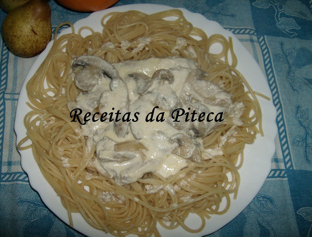 [Bifes%2520de%2520porco%2520com%2520cogumelos%2520e%2520natas-empratado%255B6%255D.jpg]