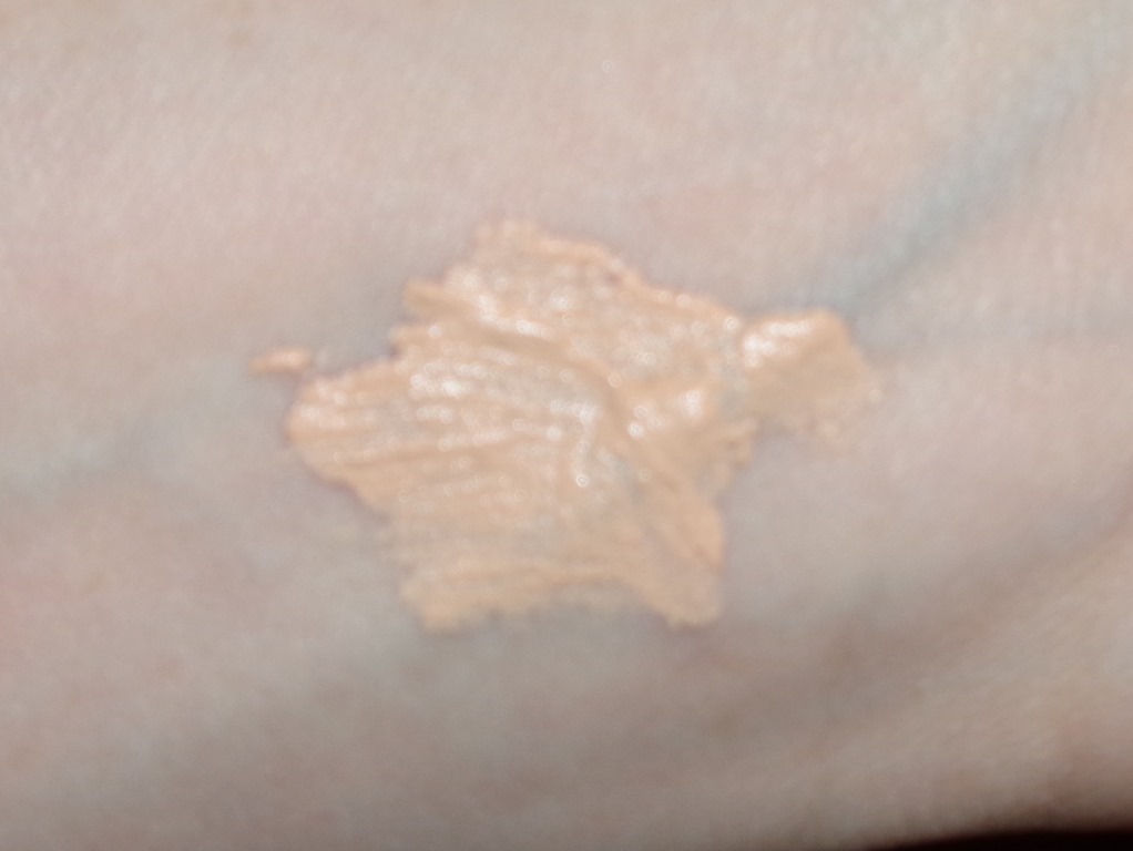 [COVERGIRL%2520Whipped%2520Creme%2520Foundation_swatch%255B13%255D.jpg]