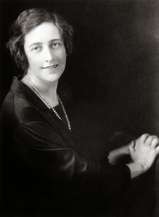 circa 1925: English novelist Agatha Christie (1891 - 1976). (Photo by Central Press/Getty Images)