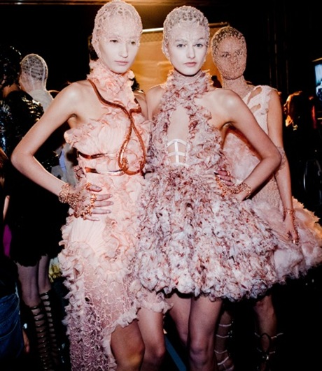 alexander-mcqueen-rtw-ss2012-candids-24_11234785753.jpg_carousel_parties