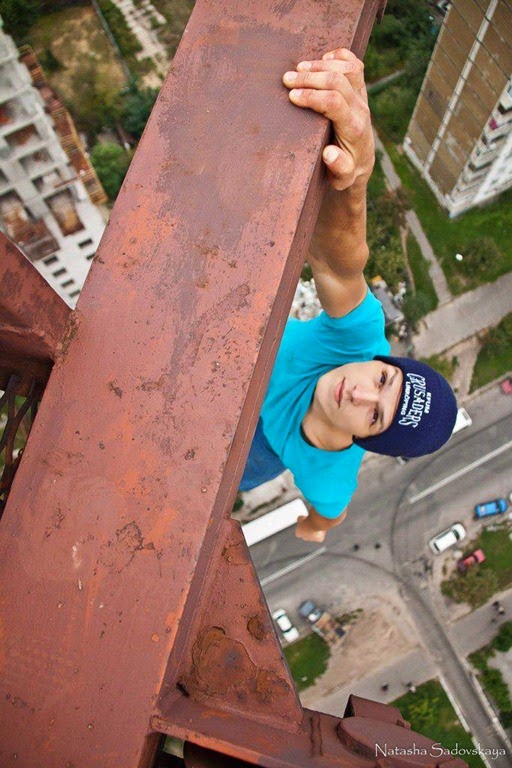 [ukrainian-daredevil-hangs-from-build%255B1%255D.jpg]