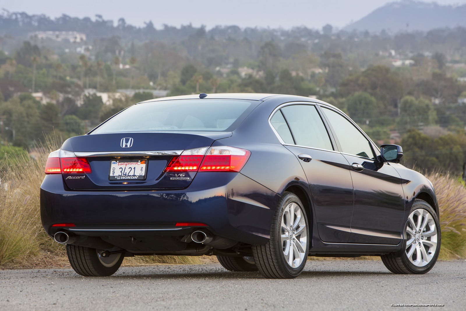 [2013_Honda_Accord_Touring_Sedan_002%255B2%255D.jpg]