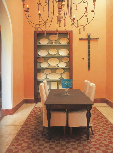 Again, a myriad of gorgeous details - I'd love to get my hands on that collection of antique stoneware displayed on the back wall as well as the beautiful glass centerpiece on the dining table. Again, a myriad of gorgeous details - I'd love to get my hands on that collection of antique stoneware displayed on the back wall as well as the beautiful glass centerpiece on the dining table.