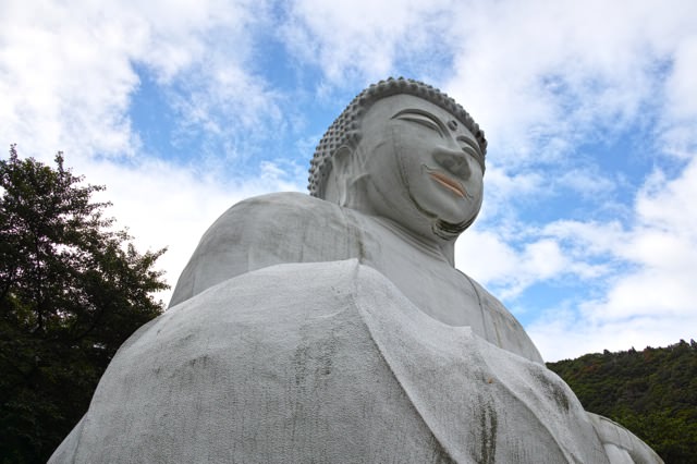 見上げるぞ白馬大仏