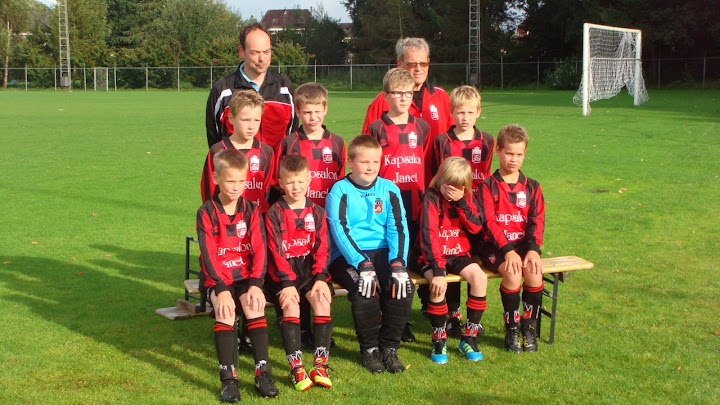 2011 - 07 SEP - WVV E5 TRAINING IN TENUE 01.jpg