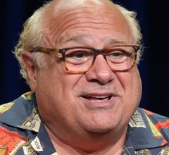 Danny DeVito nászútra megy apjával