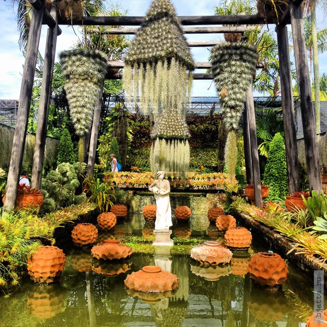 2012. Nong Nooch. Thailand. Pattaya. Водопады и фонтанчики, просто озёрца и прудики, прям прудочки. Но красиво очень.