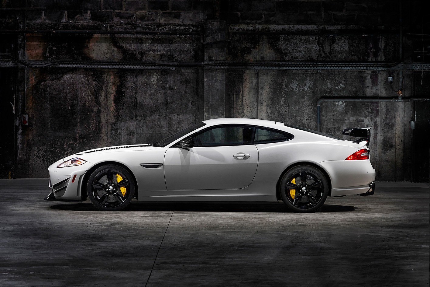 Jaguar-XKR-S-GT-3%5B3%5D.jpg