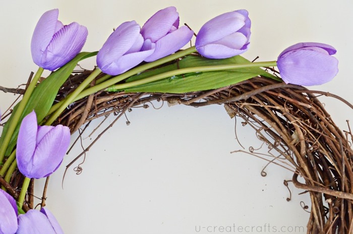 DIY Tulip Wreath by UCreate