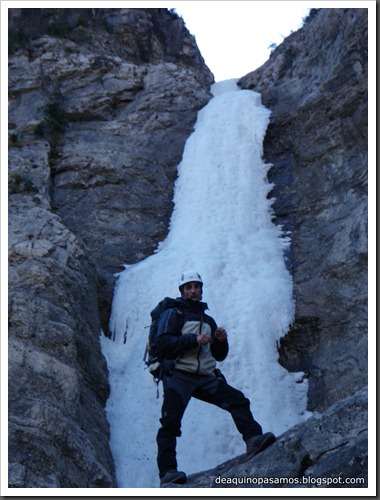 Cascada de Hielo de La Sarra 250m WI4 85º (Valle de Pineta, Pirineos) (Isra) 8254 Cascada de Hielo de La Sarra 250m WI4 85º (Valle de Pineta, Pirineos) (Isra) 8254