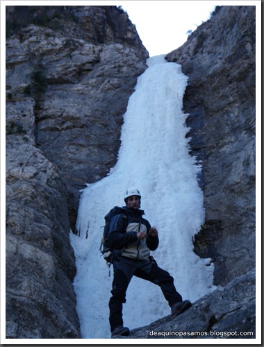 Cascada de Hielo de La Sarra 250m WI4  85º (Valle de Pineta, Pirineos) (Isra) 8254