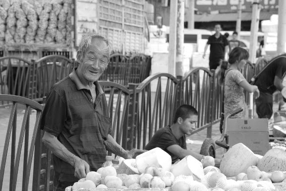 Shanghai - Marché poisson - Le vieux marchand N&amp;b