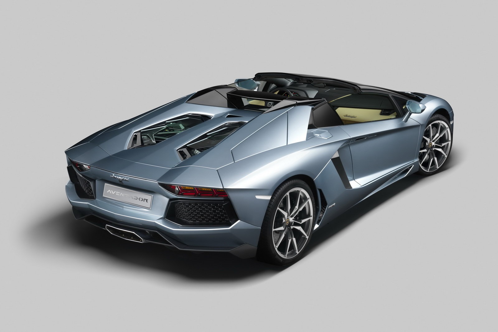Lamborghini-Aventador-LP-700-4-Roadster-19[2].jpg