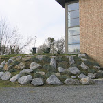 Embankment made of unsorted stone packs of from 80 to 500 kg