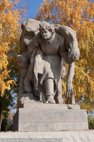 Скульптура на Площади Героев