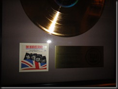 Disco de ouro dos Beatles por 500.000 cópias vendidas - Hard Rock Café - Amsterdam