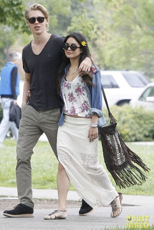 Vanessa-Hudgens-Fringe-Bag- Vanessa-Hudgens-Fringe-Bag-