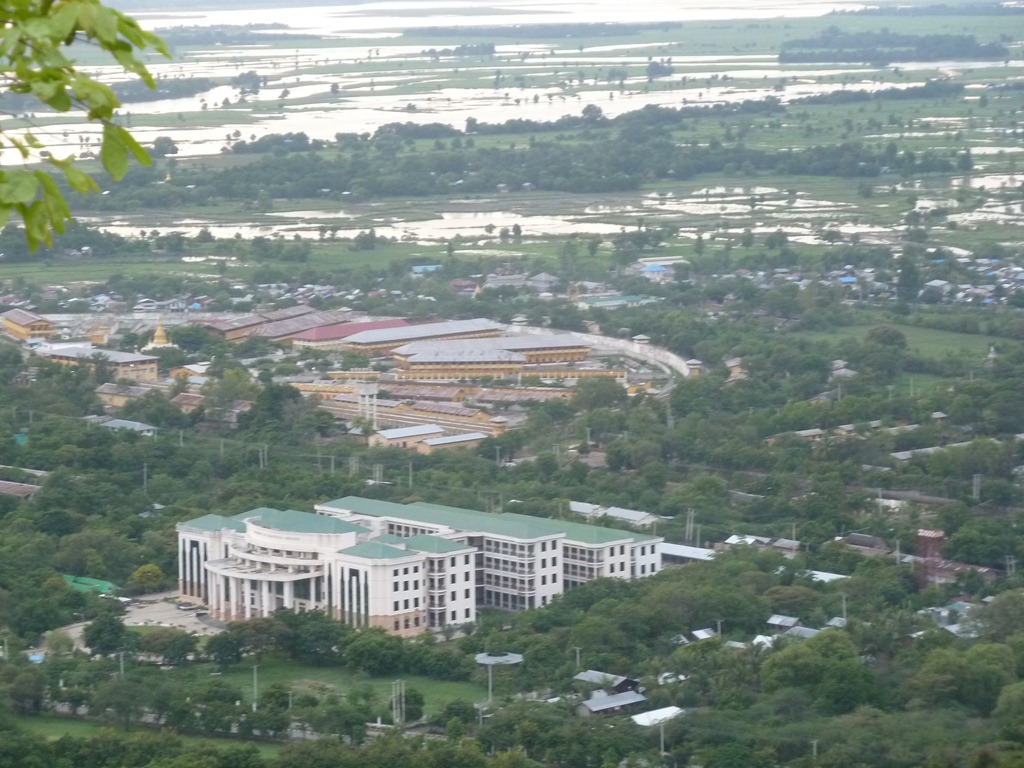 [Myanmar-Mandalay-Hill-View-from-9-Se%255B4%255D.jpg]