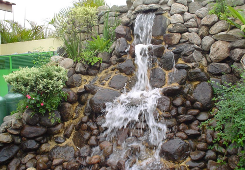 Estilo de cascata com folhas