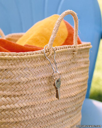 Add a simple shower curtain ring to  your beach tote and you will never lose your keys again. (marthastewart.com/273463/shower-curtain-key-ring)