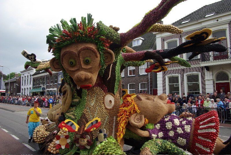 Image Dimension: 512x344 :: Everything made up of Fruits and Vegetables Everything made up of Fruits and Vegetables