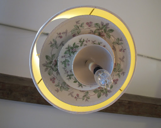 Here is a detail of the lamp.