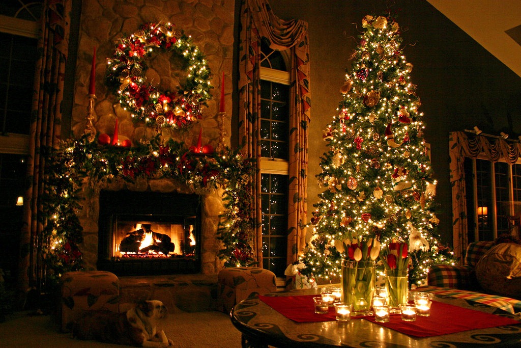 [christmas_tree_by_dreamingindigital-.jpg]
