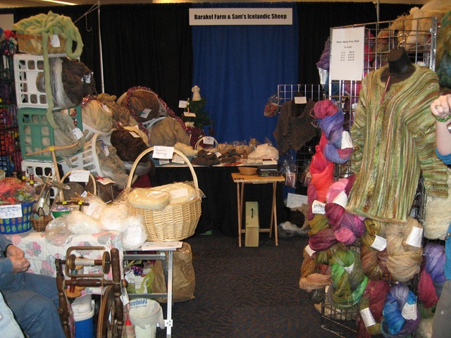 [20111203ARFiberArtsEx492.jpg]