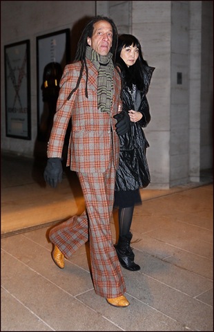 [c%2520m%2520brown%2520plaid%2520suit%2520dreads%2520w%2520all%2520black%2520ol%255B3%255D.jpg]