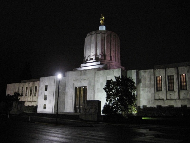 [IMG_1418-Oregon-State-Capitol-in-Sal%255B1%255D.jpg]