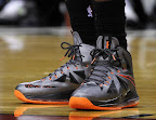 lebron james nba 121206 mia vs nyk 10 LeBron James Nears 2nd Triple Double, Wears Lavas in a Loss