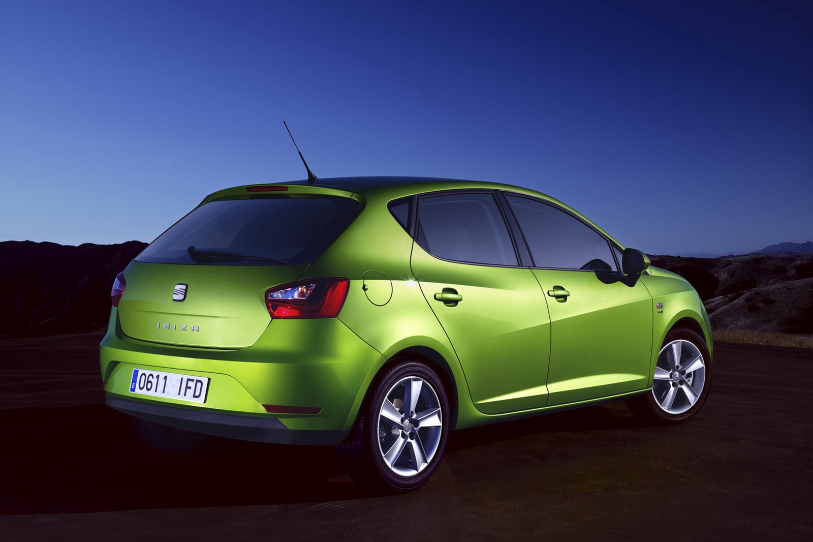 2012-Seat-Ibiza-2[2].jpg