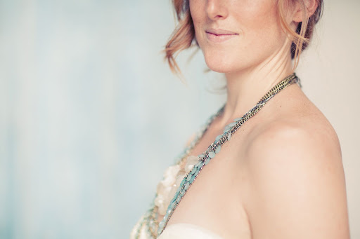 A chain necklace with powder-blue and nude shells was a fitting accessory. A chain necklace with powder-blue and nude shells was a fitting accessory.
