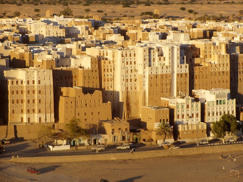 أقدم مدينة لناطحات السحاب في العالم يمنية "صور حديثة" Shibam-7%25255B2%25255D