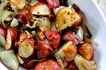 Roasted New Potatoes with Caramelized Onions and Truffle Oil (photo)