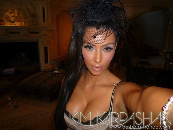 kim-kardashian-linda-sensual-sexy-sedutora-boob-peitos-decote-ass-bunda-gostosa-desbaratinando-sexta-proibida (152)