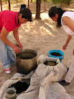 Preparación de tintes naturales para teñir la lana. Gentileza: Spazio Sumampa.